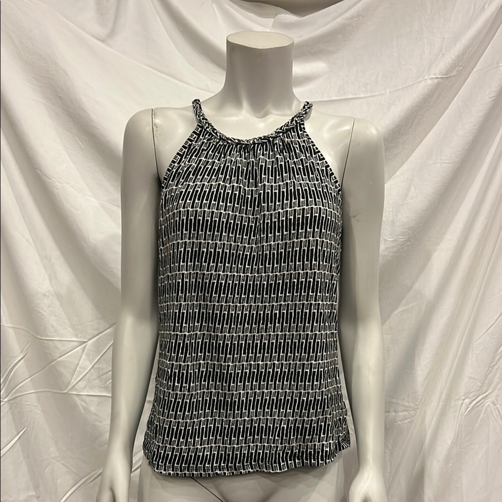 🔥 3 for $15.  Black and White Sleeveless Top